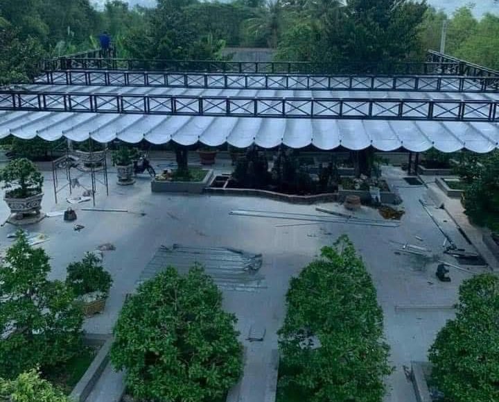 bạt xếp che sân vườn 